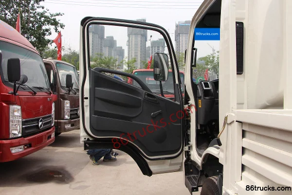 Kama Kaijie M3 113 hp 4X2(6 wheels) 4.2m single-row flatbed light truck Cab (1) | 86Trucks
