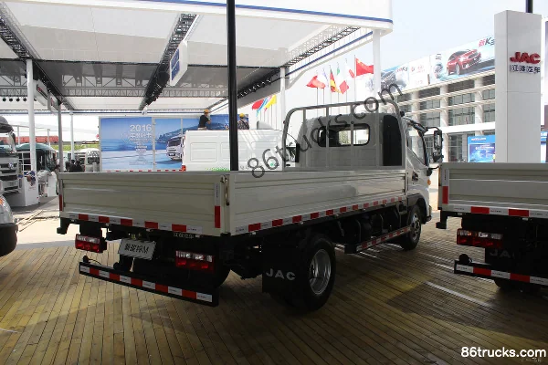 JAC Junling V5 152hp 4X2(6 wheels) 3.85m one-and-a-half-row flatbed light truck Exterior (3) | 86Trucks