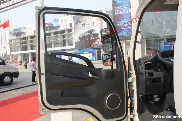 JAC Junling V5 152hp 4X2(6 wheels) 3.85m one-and-a-half-row flatbed light truck Cab (1) | 86Trucks