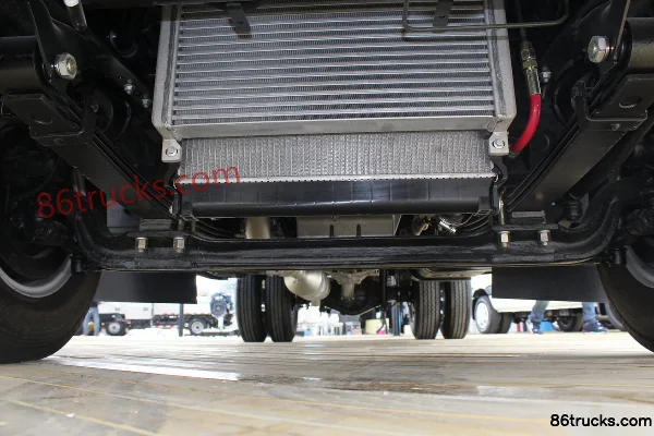JAC Junling V5 152hp 4X2(6 wheels) 3.85m one-and-a-half-row flatbed light truck Chassis (1) | 86Trucks