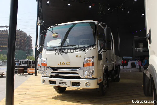 JAC Shuailing K340 152 hp 4X2(6 wheels) 3.145 m double-row stake light truck Exterior (2) | 86Trucks