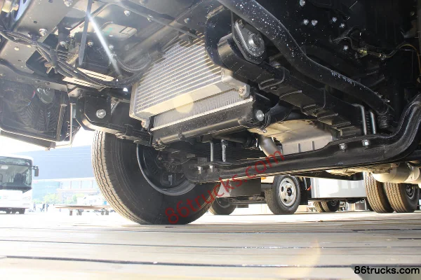 JAC Shuailing K340 152 hp 4X2(6 wheels) 3.145 m double-row stake light truck Chassis (2) | 86Trucks