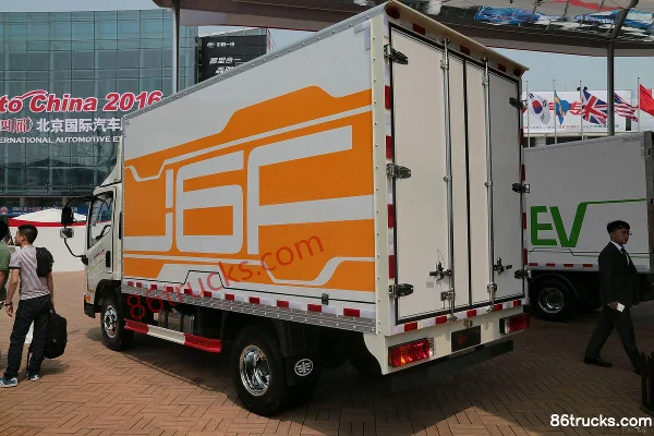 FAW Jiefang J6F 150 hp 4X2(6 wheels) 4.21m Single Row Box Van Light Truck Exterior (3) | 86Trucks