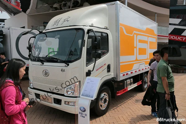 FAW Jiefang J6F 150 hp 4X2(6 wheels) 4.21m Single Row Box Van Light Truck Exterior (2) | 86Trucks