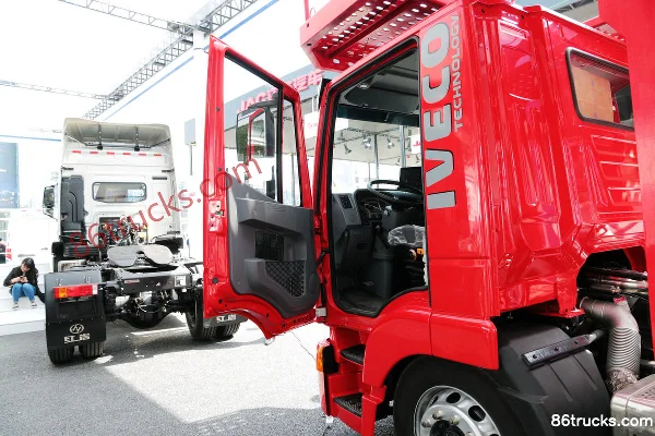 SAIC Hongyan Genlyon M100 camion lourd version standard 310 ch 4X2(6 roues) camion porteur à ridelles 5,8 m Cabine (1) | 86Trucks