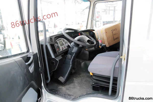 SAIC Hongyan Jieka C100 camion lourd 350 ch 4X2(6 roues) tracteur routier (toit haut) Cabine (1) | 86Trucks
