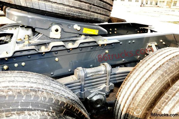 Changzheng Auto Tuji 360 hp 6X4(10 wheels) Tractor Truck Chassis (2) | 86Trucks