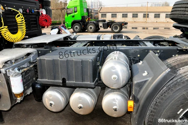 Changzheng Auto Tuji 360 hp 6X4(10 wheels) Tractor Truck Chassis (1) | 86Trucks