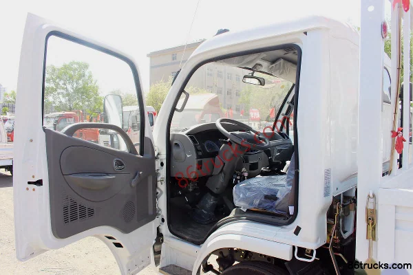 Dongfeng Duolika D6 113 hp 4X2(6 wheels) 4.15m single-row flatbed light truck Cab (1) | 86Trucks