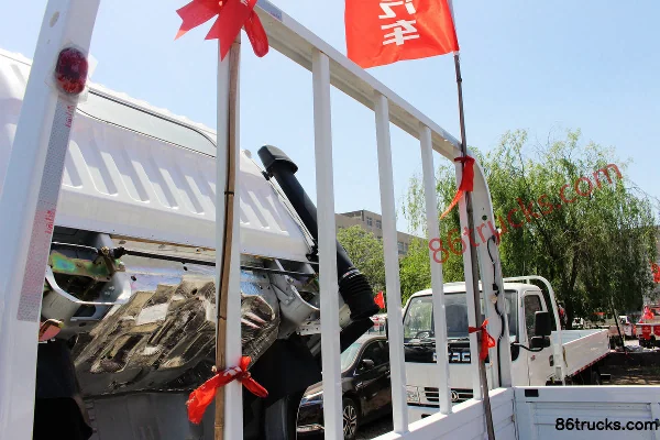 Dongfeng Duolika D6 113 hp 4X2(6 wheels) 4.15m single-row flatbed light truck Body (3) | 86Trucks
