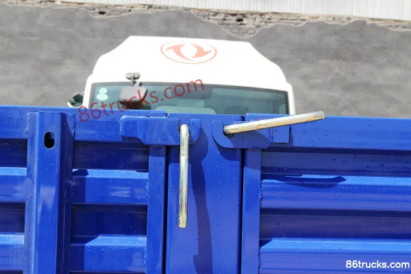 Dongfeng Duolika D7 150 ch 4X2(6 roues) camion léger à ridelles cabine demi-avancée 4,8 m Carrosserie (2) | 86Trucks