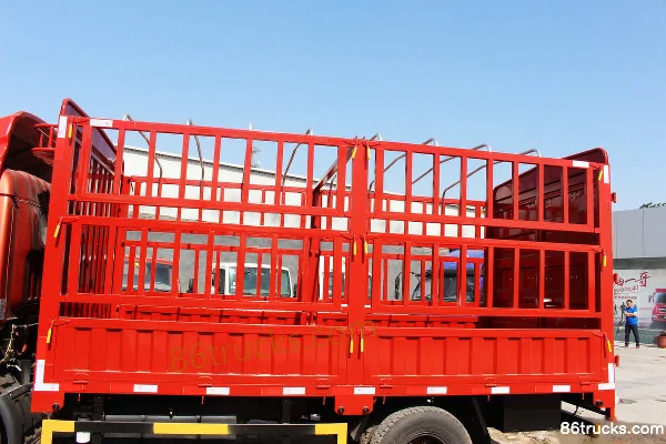 Dongfeng Duolika D6 115hp 4X2(6 wheels) 4.172m single-row stake truck Body (1) | 86Trucks