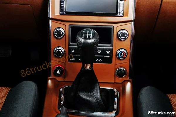HIGER Longwei Classic Edition 2015 2WD 2.8T Diesel Double Cab Pickup (2) | 86Trucks
