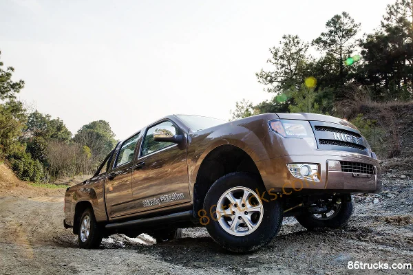 HIGER Longwei Standard Edition 2015 Model 2WD 2.8T Diesel Double Cab Pickup Extérieur (3) | 86Trucks