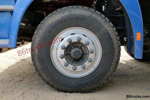 Foton Auman ETX 6 Series Heavy Truck 220 hp 6X2(8 wheels) 9.53m van cargo truck Chassis (2) | 86Trucks