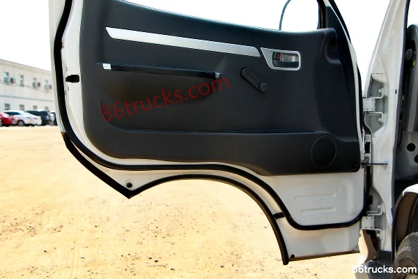 Foton View Express 129hp 4X2(6 wheels) Refrigerated Truck Cab (2) | 86Trucks