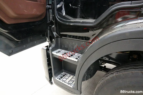 JAC Gallop K5ⅡW Heavy Truck 310 hp 6X2(8 wheels) Tractor Truck Cab (2) | 86Trucks