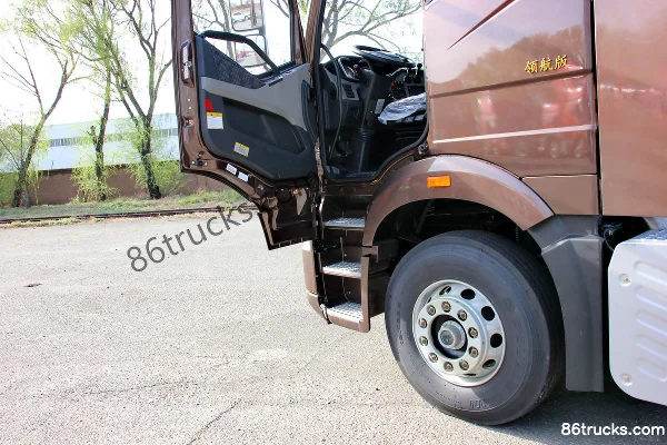 FAW Jiefang J6P heavy truck Linghang Edition 420 hp 6X2(8 wheels) tractor truck Cab (1) | 86Trucks
