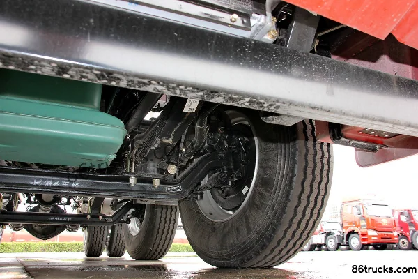 FAW Jiefang J6P tracteur routier LNG 350 ch 6X2(8 roues) version standard Châssis (3) | 86Trucks