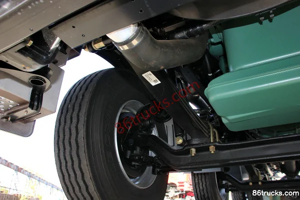 FAW Jiefang J6P heavy truck Linghang Edition 420 hp 6X2(8 wheels) tractor truck Chassis (2) | 86Trucks