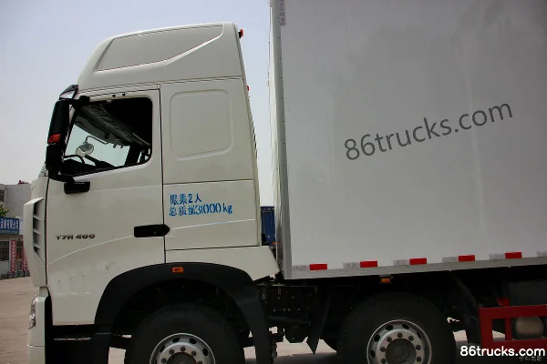Sinotruk HOWO T7H camion lourd 440 ch 8X4(12 roues) camion porteur fourgon 9,5 m (rapport de pont 3,36) Carrosserie (1) | 86Trucks