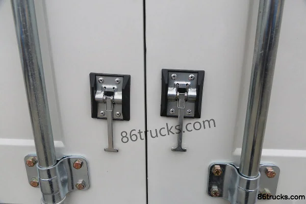 JMC New Kaiyun 116 hp 4X2(6 wheels) 4m Single Row Van Light Truck (Wide Body) (3) | 86Trucks