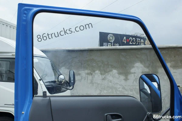 JMC New Shunda 109hp 4X2(6 wheels) 4.22m Single-Row Flatbed Light Truck Cab (2) | 86Trucks