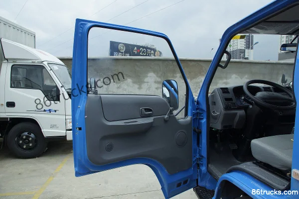 JMC New Shunda 109hp 4X2(6 wheels) 4.22m Single-Row Flatbed Light Truck Cab (1) | 86Trucks