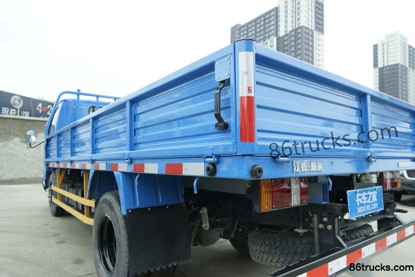 JMC New Shunda 109hp 4X2(6 wheels) 4.22m Single-Row Flatbed Light Truck Body (3) | 86Trucks