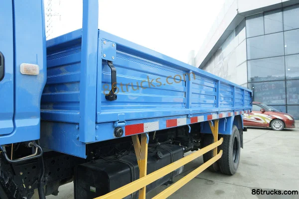 JMC New Shunda 109hp 4X2(6 wheels) 4.22m Single-Row Flatbed Light Truck Body (1) | 86Trucks