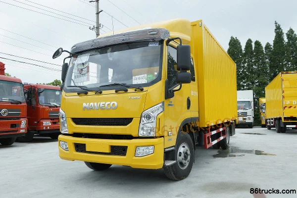 Yuejin Chaoyue C500-38 140hp 4X2(6 wheels) 4.65m semi-sleeper van cargo truck Exterior (3) | 86Trucks