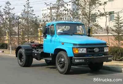 FAW Jiefang J4R Medium Truck 137 hp 4X2(6 wheels) Tractor Truck (CA4127) Exterior