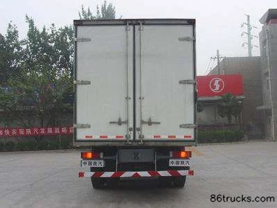 SHACMAN Delong F2000 Heavy Truck 375 hp 8X4(12 wheels) 9.5m Van Cargo Truck (Standard Version) Exterior (2) | 86Trucks