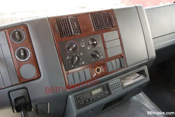 Sinotruk HOKA heavy truck 290 hp 6X4(10 wheels) flat roof dump truck Cab (3) | 86Trucks