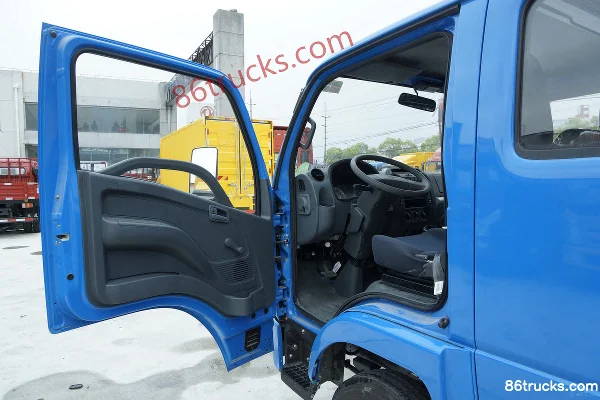 Yuejin Shangjun X100-33 112hp 4X2(6 wheels) 3.2m Double Row Flatbed Light Truck (Hydraulic Brake)(5-speed) Cab (1) | 86Trucks