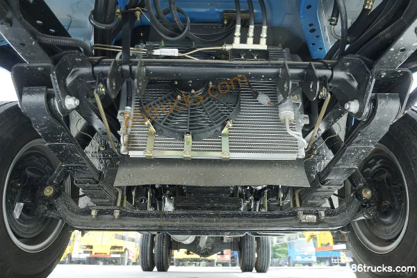 Yuejin Shangjun X100-33 112hp 4X2(6 wheels) 3.2m Double Row Flatbed Light Truck (Hydraulic Brake)(5-speed) Chassis (1) | 86Trucks
