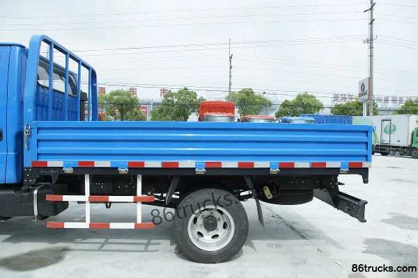 Yuejin Shangjun X100-33 112hp 4X2(6 wheels) 3.2m Double Row Flatbed Light Truck (Hydraulic Brake)(5-speed) Body (2) | 86Trucks