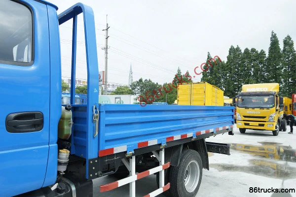 Yuejin Shangjun X100-33 112hp 4X2(6 wheels) 3.2m Double Row Flatbed Light Truck (Hydraulic Brake)(5-speed) Body (1) | 86Trucks