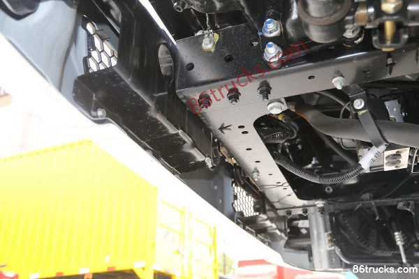 Yuejin Yuejin C300-33 125 hp 4X2(6 wheels) 3308 wheelbase single-row light truck chassis (3) | 86Trucks