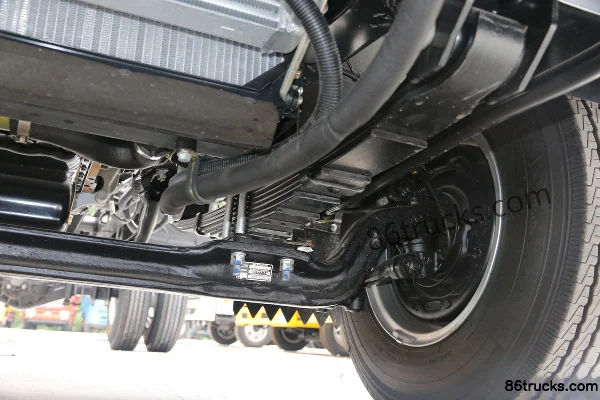 Yuejin Yuejin C300-33 125 hp 4X2(6 wheels) 3308 wheelbase single-row light truck chassis (2) | 86Trucks