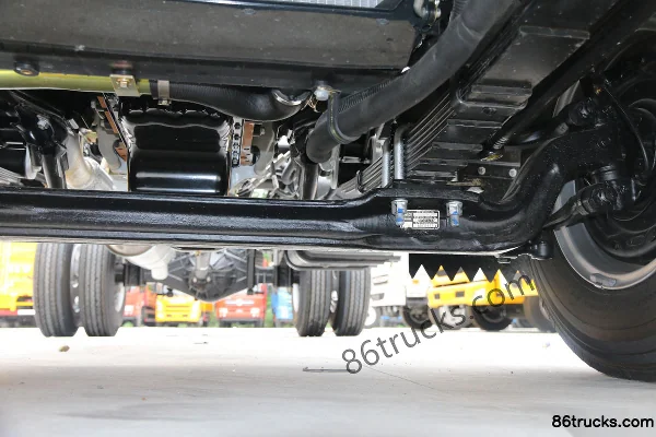 Yuejin Yuejin C300-33 125 hp 4X2(6 wheels) 3308 wheelbase single-row light truck chassis (1) | 86Trucks