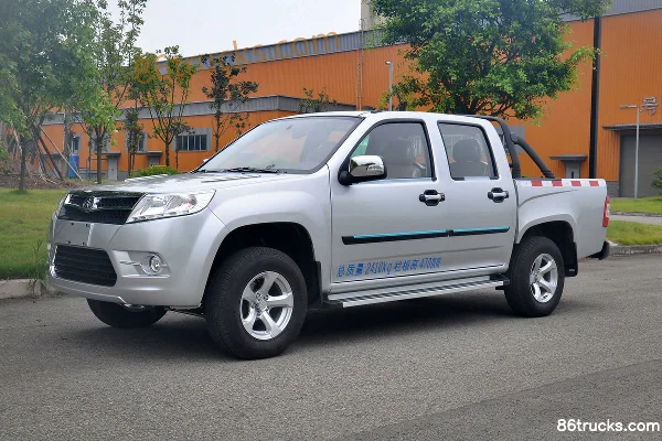 Huakai Pickup Standard Edition 2015 Model 2.8L Diesel Short Wheelbase Double Row Pickup Cab (3) | 86Trucks