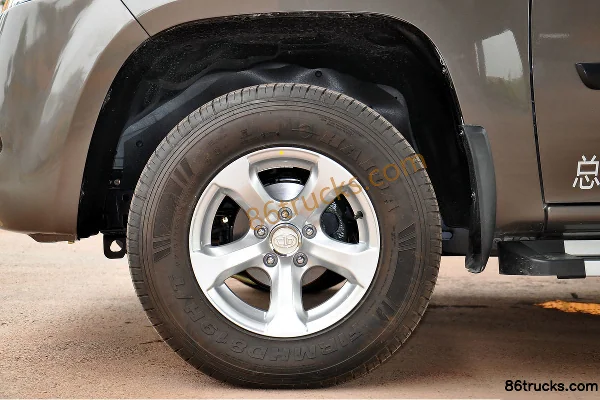 Pick-up Huakai version standard 2015 2,8 L diesel empattement long double cabine Châssis (2) | 86Trucks
