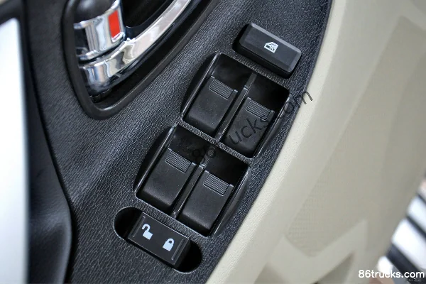 Huakai Pickup Standard Edition 2015 Model 2.8L Diesel Short Wheelbase Double Row Pickup Chassis (3) | 86Trucks