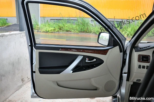 Pick-up Huakai version luxe 2015 2,8 L diesel empattement court double cabine Châssis (1) | 86Trucks