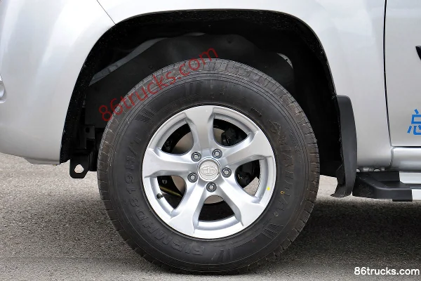 Pick-up Huakai version luxe 2015 2,8 L diesel empattement court double cabine Châssis (2) | 86Trucks
