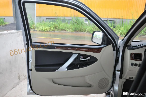 Pick-up Huakai version standard 2015 2,2 L essence empattement court double cabine Châssis (1) | 86Trucks