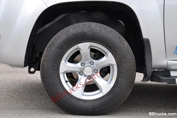 Pick-up Huakai version standard 2015 2,2 L essence empattement court double cabine Châssis (2) | 86Trucks