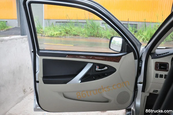 Pick-up Huakai version luxe 2015 2,2 L essence empattement long double cabine Châssis (1) | 86Trucks