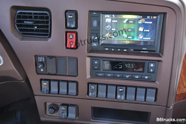 Sinotruk W5B-H heavy truck 340 hp 8X4(12 wheels) 9.6m stake truck Cab (2) | 86Trucks